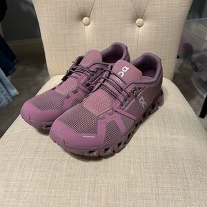 On Cloud 5 Ladies Size 9